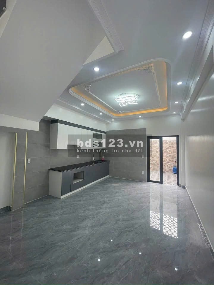 bể nợ!!! bớt 200tr bán gấp căn 1 trệt 2 lầu, giá còn 2ty490 nằm ngay cây xăng Thịnh Phát Lộc, TDM