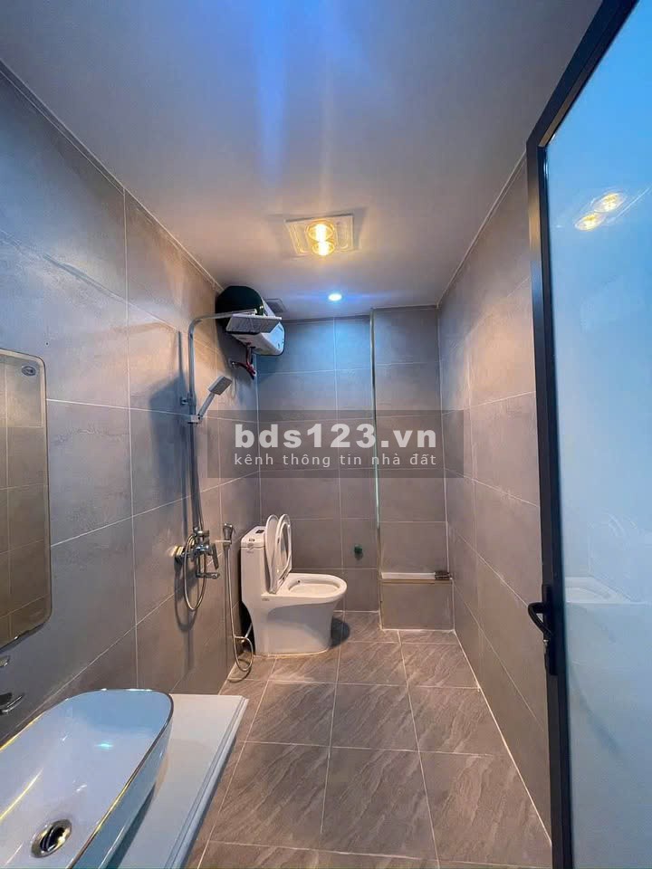 bể nợ!!! bớt 200tr bán gấp căn 1 trệt 2 lầu, giá còn 2ty490 nằm ngay cây xăng Thịnh Phát Lộc, TDM