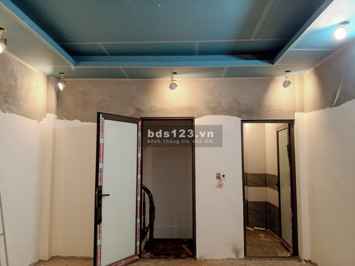 BÁN NHÀ YÊN DUYÊN – 1 NHÀ RA PHỐ - Ô TÔ TRÁNH – SÁT CHỢ, TRƯỜNG - MỚI TINH – SÂN ĐỂ XE – 5xxx