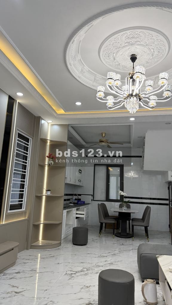 Cần bán dãy nhà 4 tầng gần đường Hồ Sen. Gần trường học