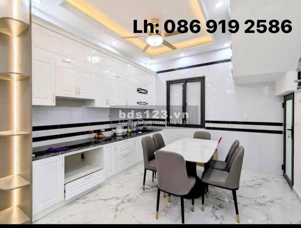 Cần bán dãy nhà 4 tầng gần đường Hồ Sen. Gần trường học