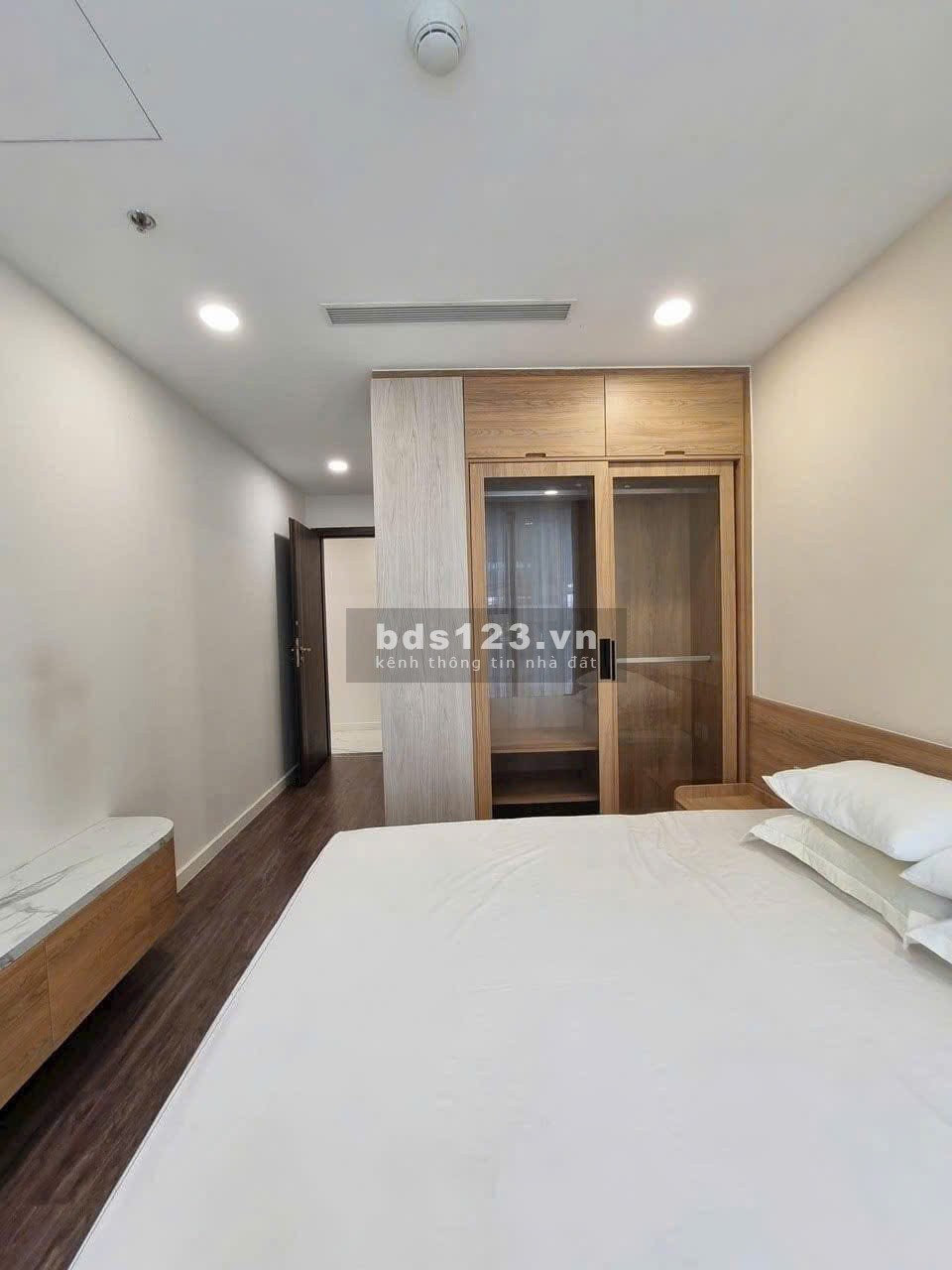 CCCC Republic Plaza, 18E Cộng Hoà, p4, TB, 55m2, 1PN, 13tr5/tháng.