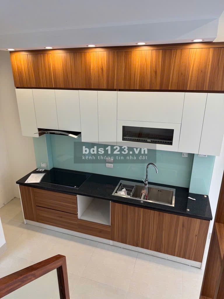 Đức Giang nhà mới xây 36m, 6 tầng, thang máy ô tô vào nhà
