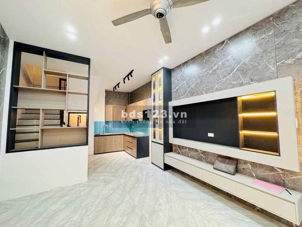 Nhà Nguyễn Văn Cừ - Lô góc thoáng - Ô tô đầu ngõ - DT 46m2 - Giá 7.85 tỷ