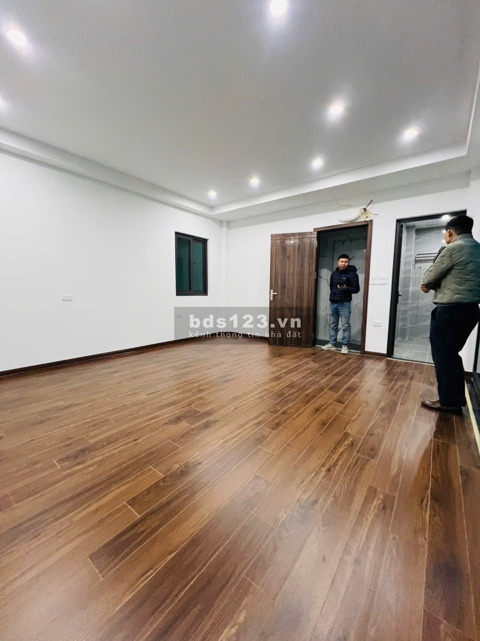 Siêu phẩm Quận Hoàng Mai - Ô tô tránh - Diện tích 40m² - 10 tỷ