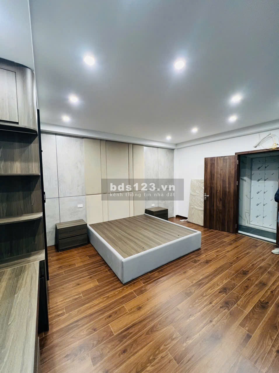 Siêu phẩm Quận Hoàng Mai - Ô tô tránh - Diện tích 40m² - 10 tỷ