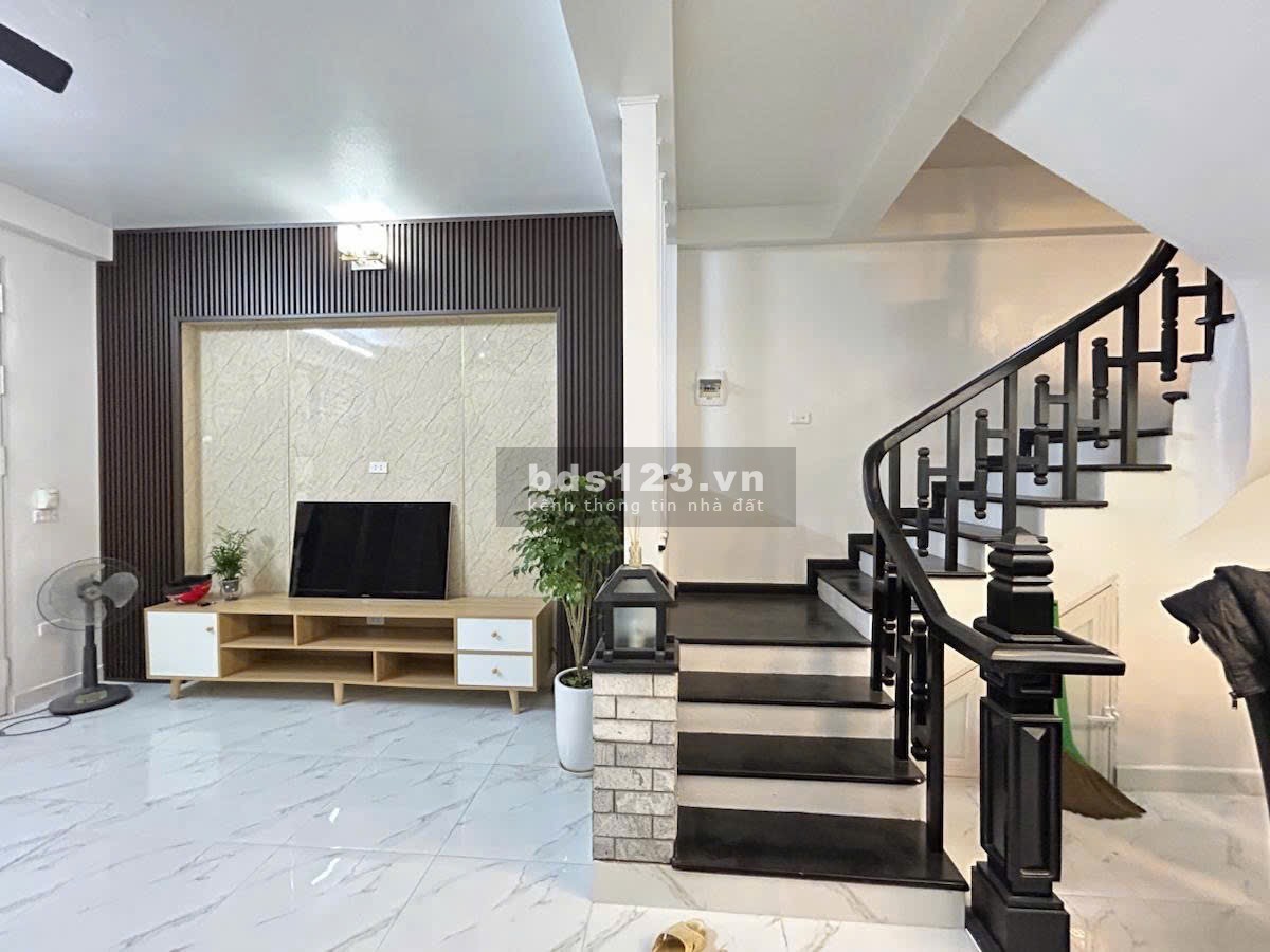 Mặt phố kinh doanh sầm uất - Trung tâm Quận Hoàng Mai - Diện tích 45m² - 5 tầng - Nhỉnh 9 tỷ