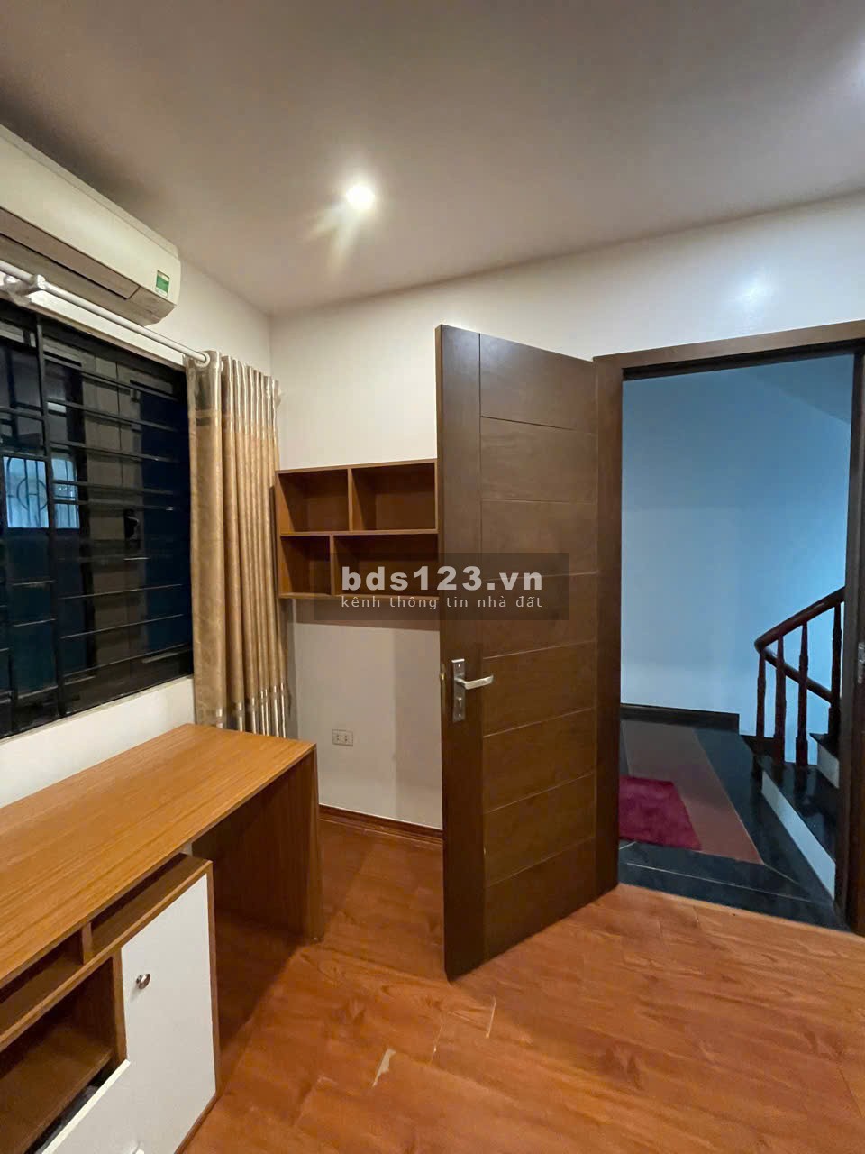 Nhà phố Ngọc thụy 30M2, 5 tầng, ngõ thông thoáng, oto đỗ cách nhà 10m, giá 5.65 tỷ