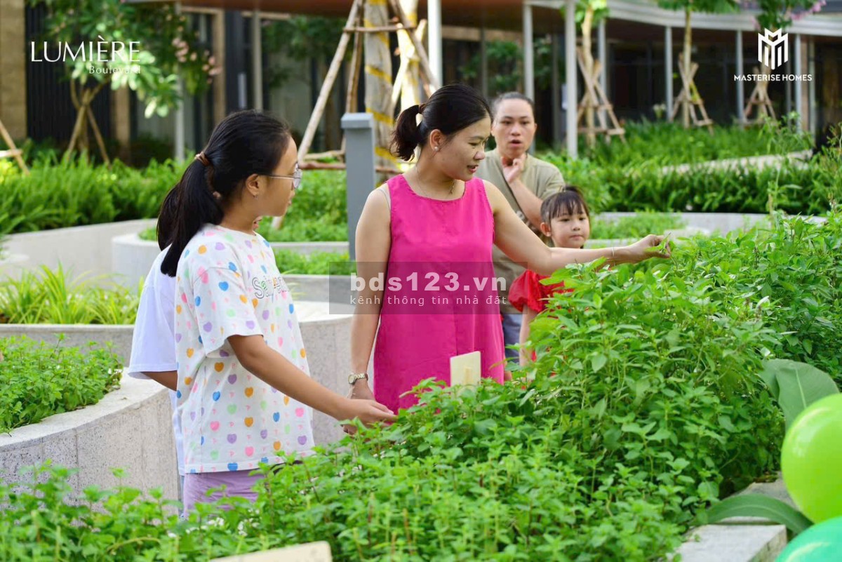 Bán gấp 2PN2WC giá tốt 3,990 tỷ, rẻ nhất thị trường, view hồ bơi, Lumiere Vinhomes Grand Park Q9