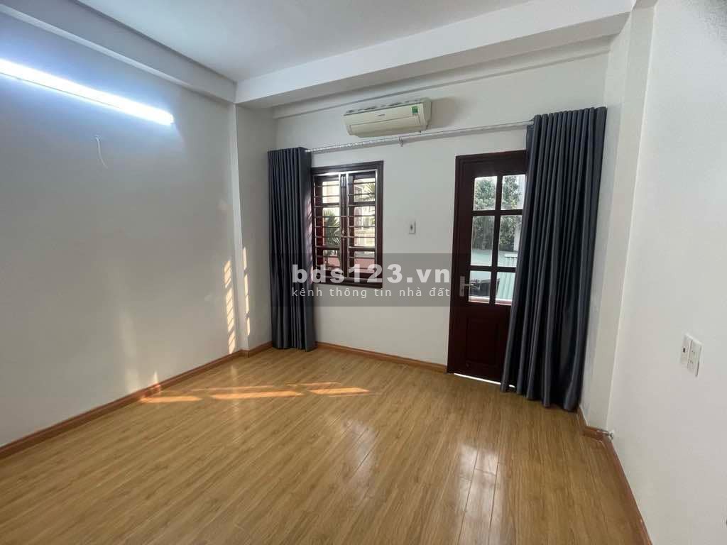 Bán nhà Thạch Bàn 39m2, MT 4.3m. 6.3 tỷ, 15m ra phố cạnh hồ điều hoà cực đẹp