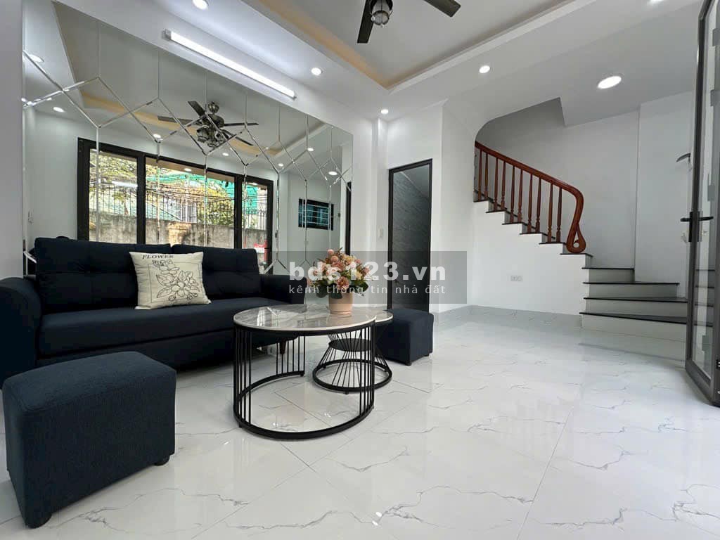 Hoa hậu Hoàng Mai - Hàng xóm chung cư Nam Đô - Ô tô đỗ cửa - Kinh doanh ngày đêm