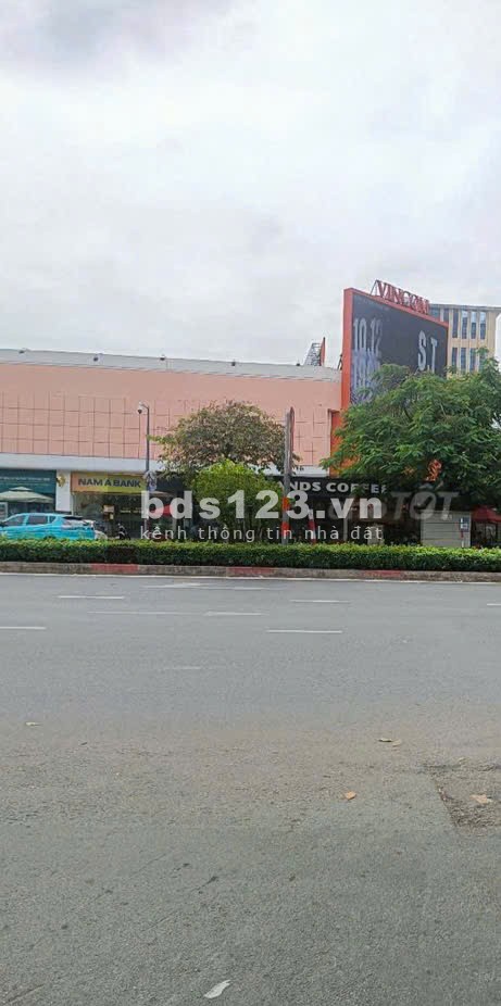 Bán nhà 1 trệt 3 lầu hẻm xe tải 124/ đường Cộng Hòa P4 Tân Bình