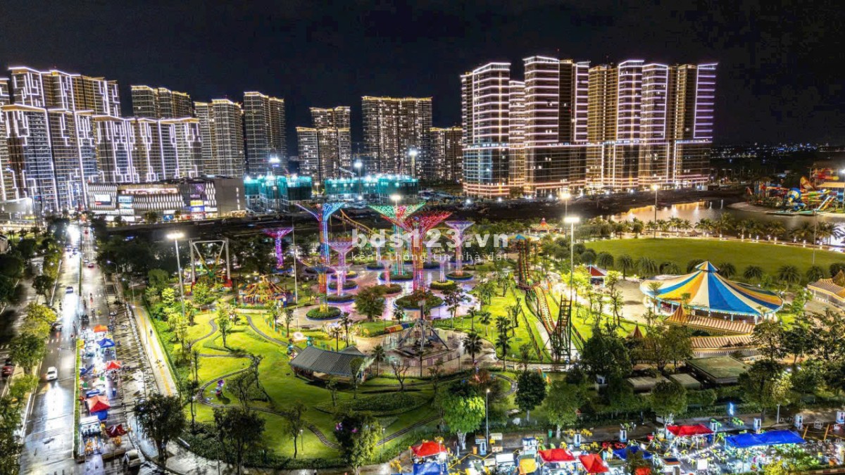 Bán gấp 2PN2WC giá tốt 3,990 tỷ, rẻ nhất thị trường, view hồ bơi, Lumiere Vinhomes Grand Park Q9