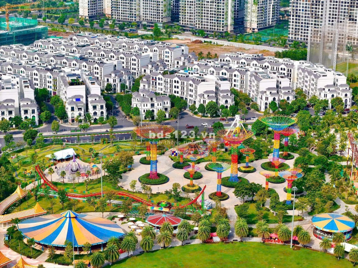 Bán gấp 2PN2WC giá tốt 3,990 tỷ, rẻ nhất thị trường, view hồ bơi, Lumiere Vinhomes Grand Park Q9