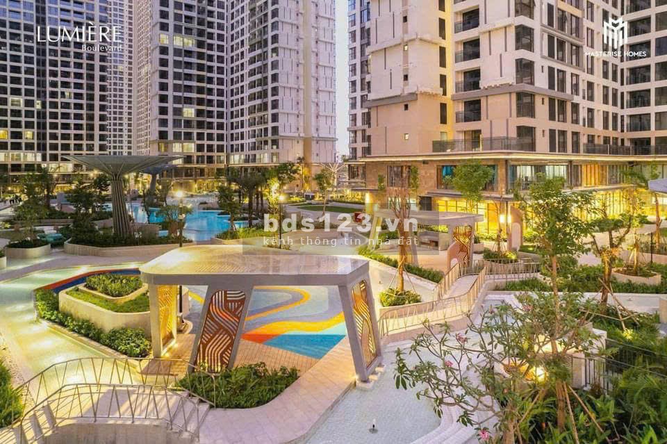Bán gấp 2PN2WC giá tốt 3,990 tỷ, rẻ nhất thị trường, view hồ bơi, Lumiere Vinhomes Grand Park Q9