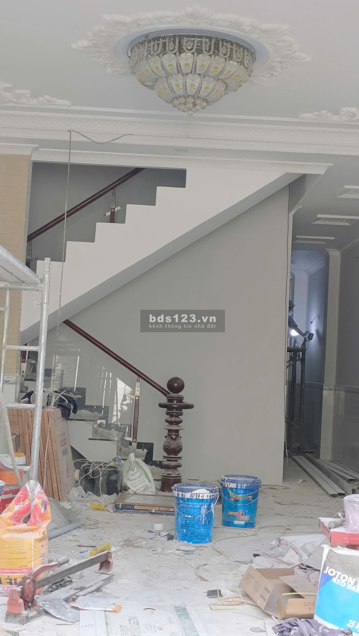 Bán nhà mới 5*17m lầu trệt. Ngay chợ Đầu Mối Hóc Môn