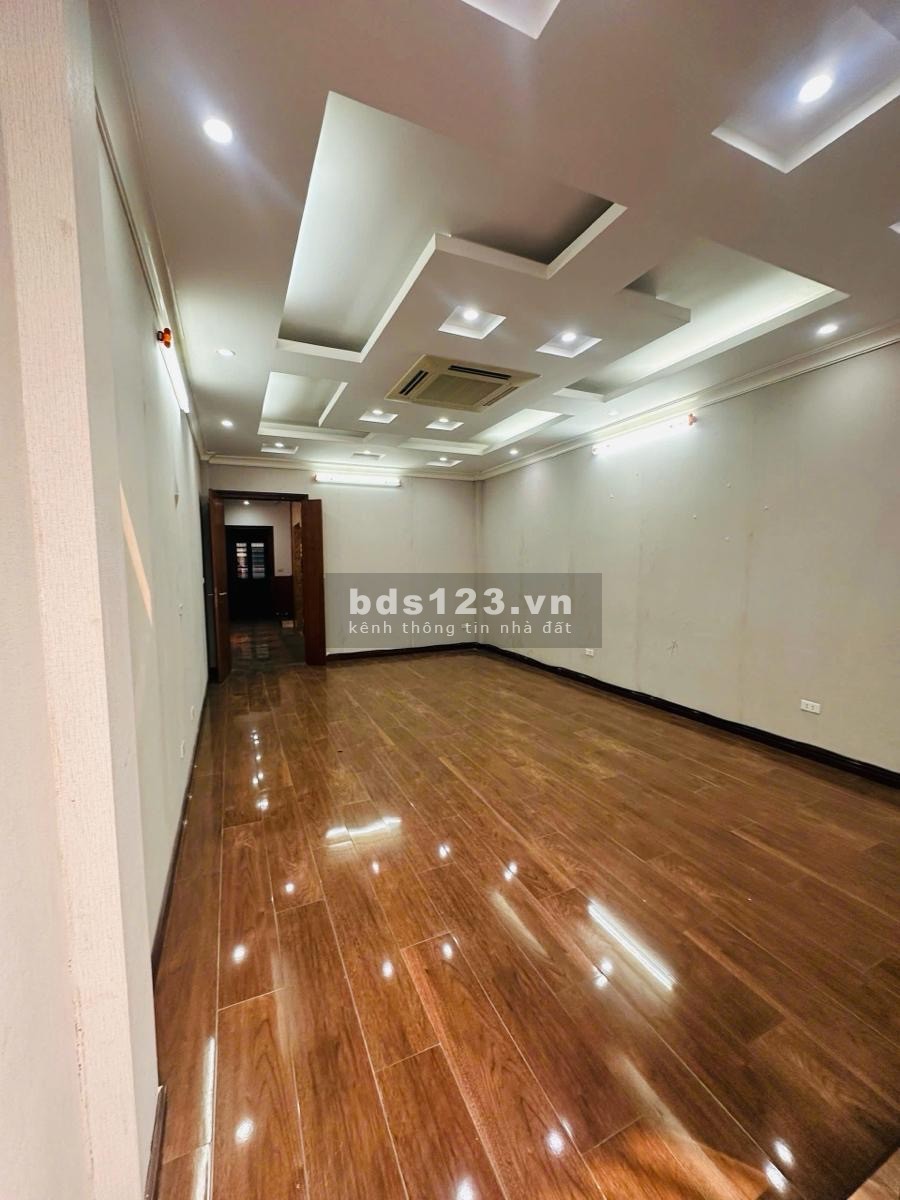 7 tầng thang máy - Hai thoáng trước sau - Sổ vuông như tờ đô - Mặt phố Linh Lang