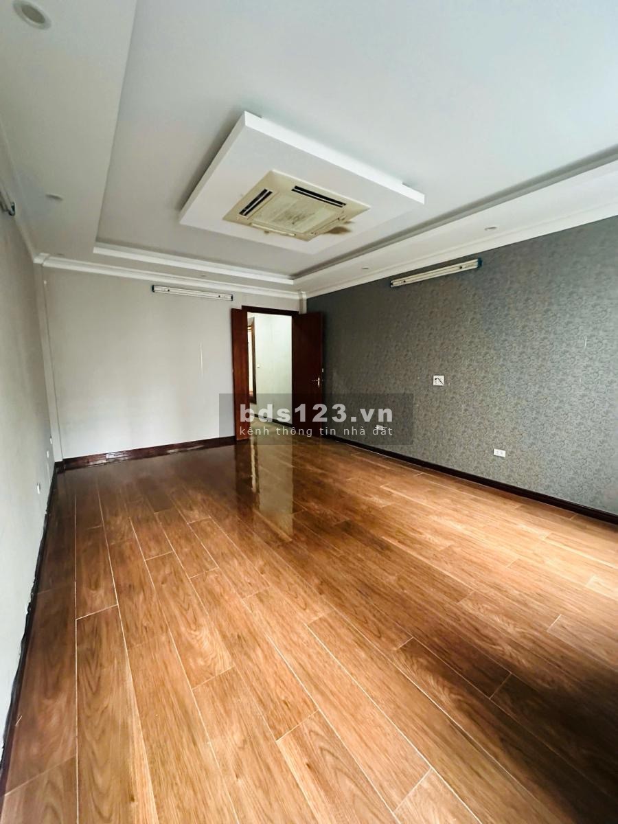 7 tầng thang máy - Hai thoáng trước sau - Sổ vuông như tờ đô - Mặt phố Linh Lang
