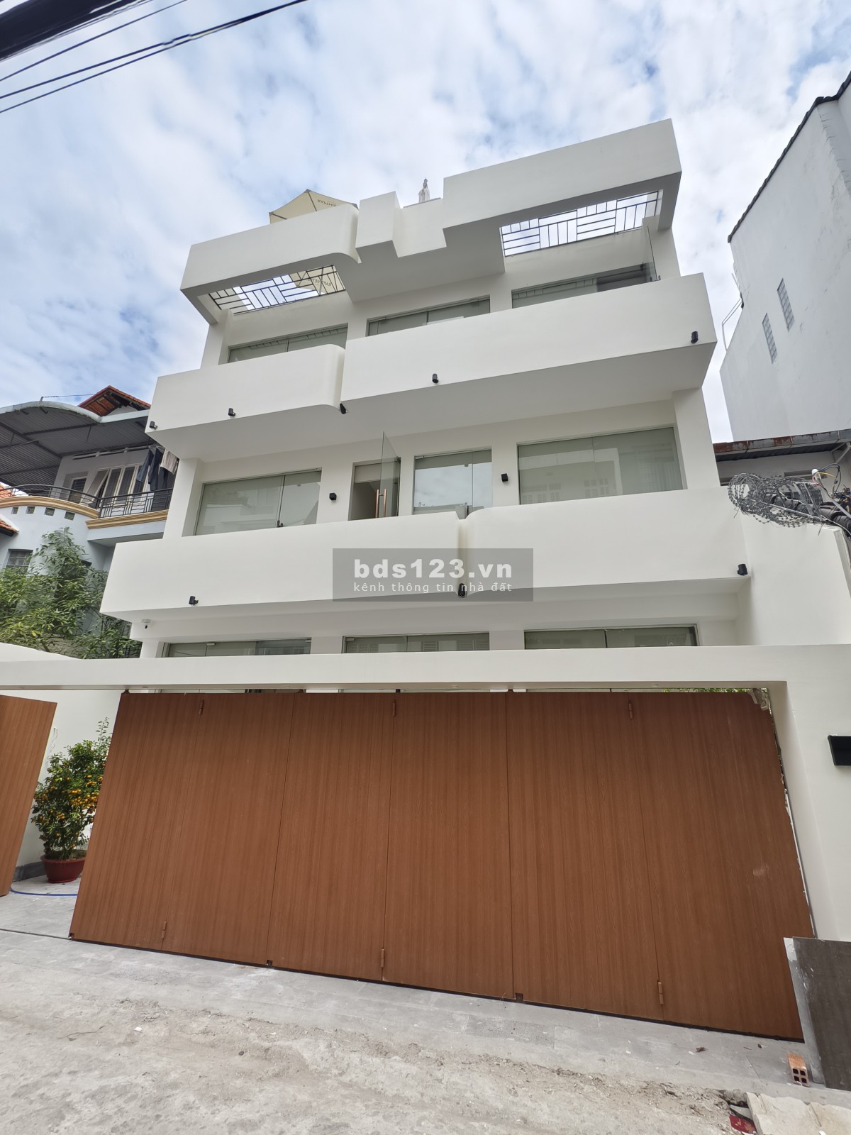 Biệt thự 10x11 cực đẹp khu Thảo Điền khu làng báo chí, kế bên trường Quốc tế