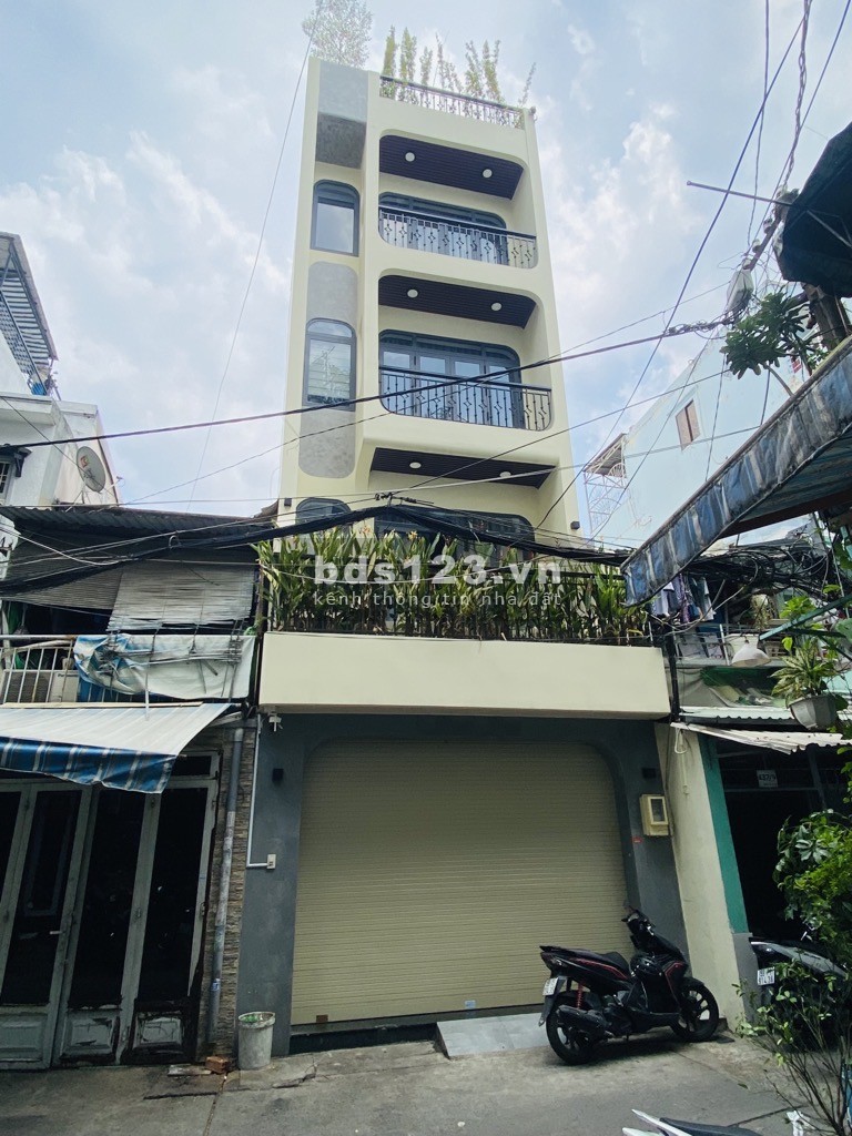 Nhà đẹp 5 tầng hiện đại và sang trọng, có thang máy, hxh gần MT