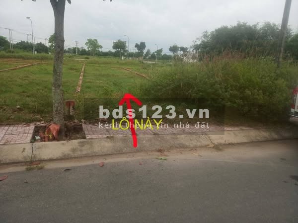 Chủ cần bán gấp lô đất 135m², mặt tiền đường nhựa, sổ hồng riêng, giá chỉ 850 triệu