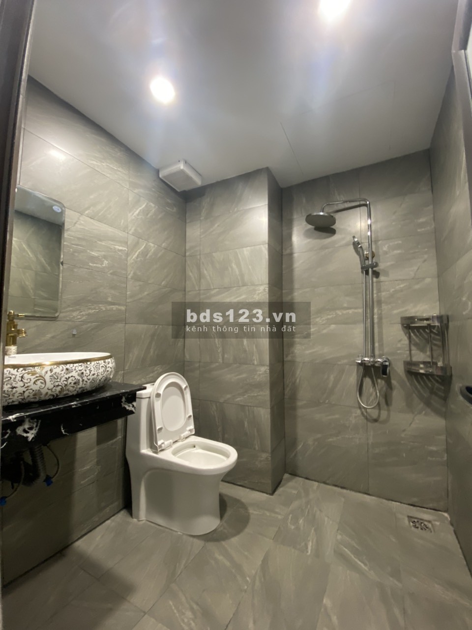 Nhà đẹp Cổ Nhuế, 30m² x 4 tầng, mặt tiền 5,3m, giá 5,98 tỷ.