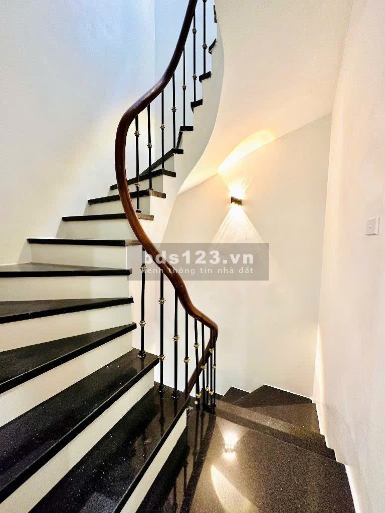 Chính chủ cần bán nhà KIm Ngưu 25m2, xây 4 tầng full công năng nội thất đầy đủ