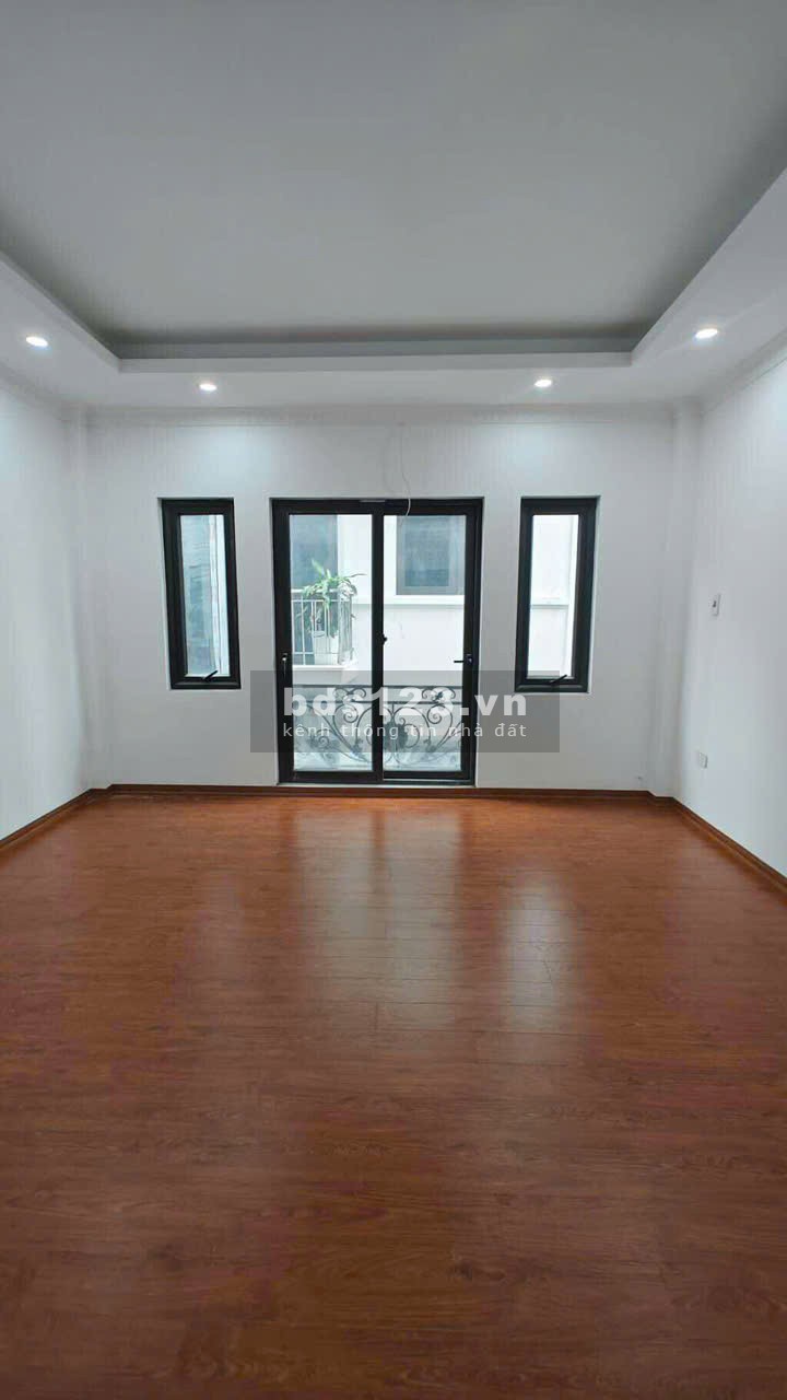 Phúc Lợi chỉ 4,5 tỷ có nhà 5 tầng vào ở ngay
