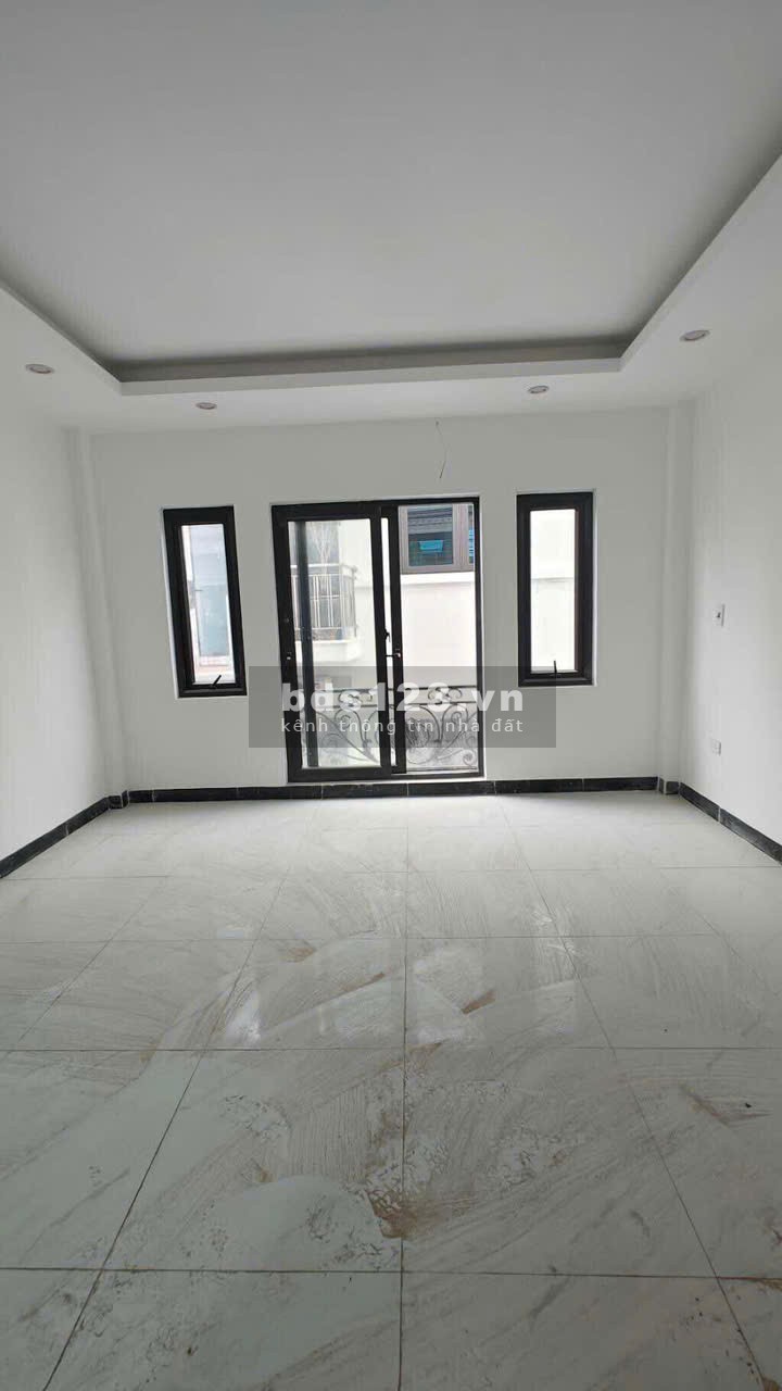 Phúc Lợi chỉ 4,5 tỷ có nhà 5 tầng vào ở ngay