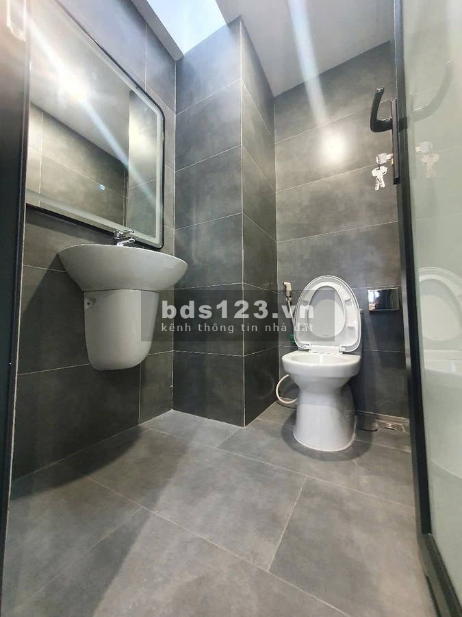 Bán nhà Chính chủ 6 tầng tại Phố Trạm, Long Biên, thang máy, Giá nhỉnh 6 tỷ (CTL)