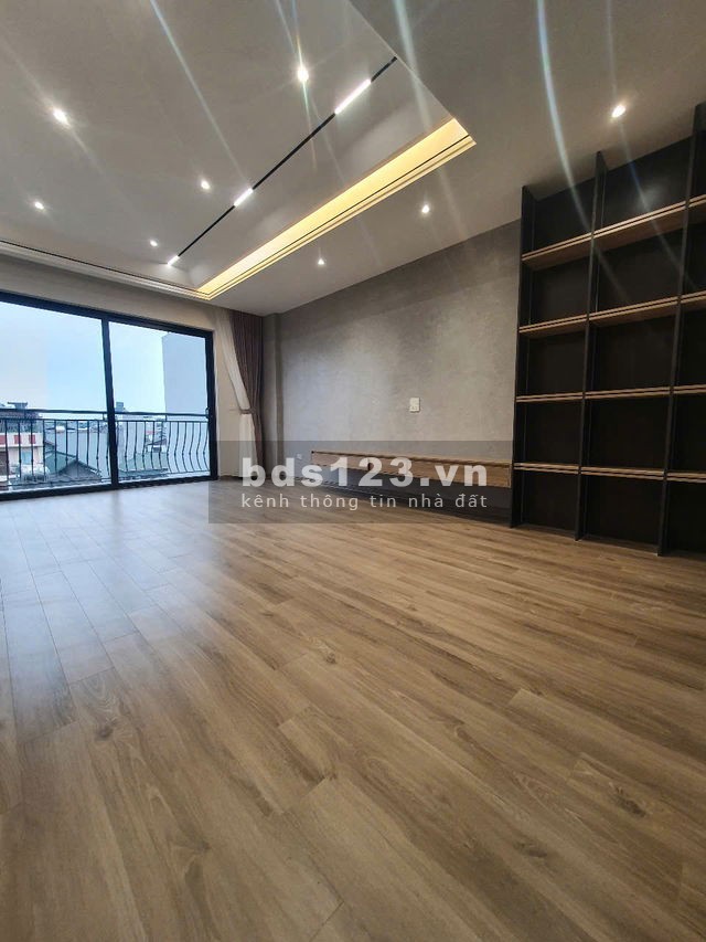 Bán nhà Chính chủ 6 tầng tại Phố Trạm, Long Biên, thang máy, Giá nhỉnh 6 tỷ (CTL)