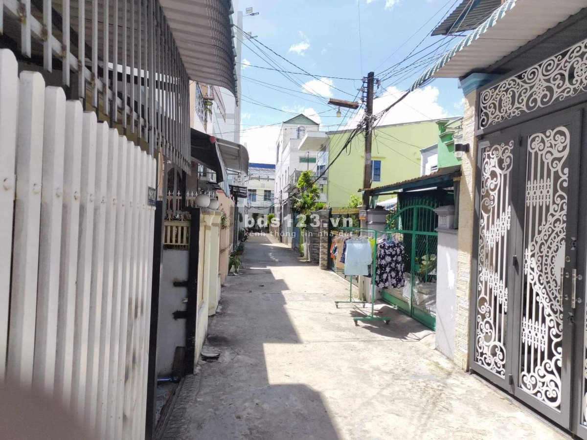 Nhà trung tâm TP Cần Thơ, cách Vincom Plaza Hùng Vương 2,3km