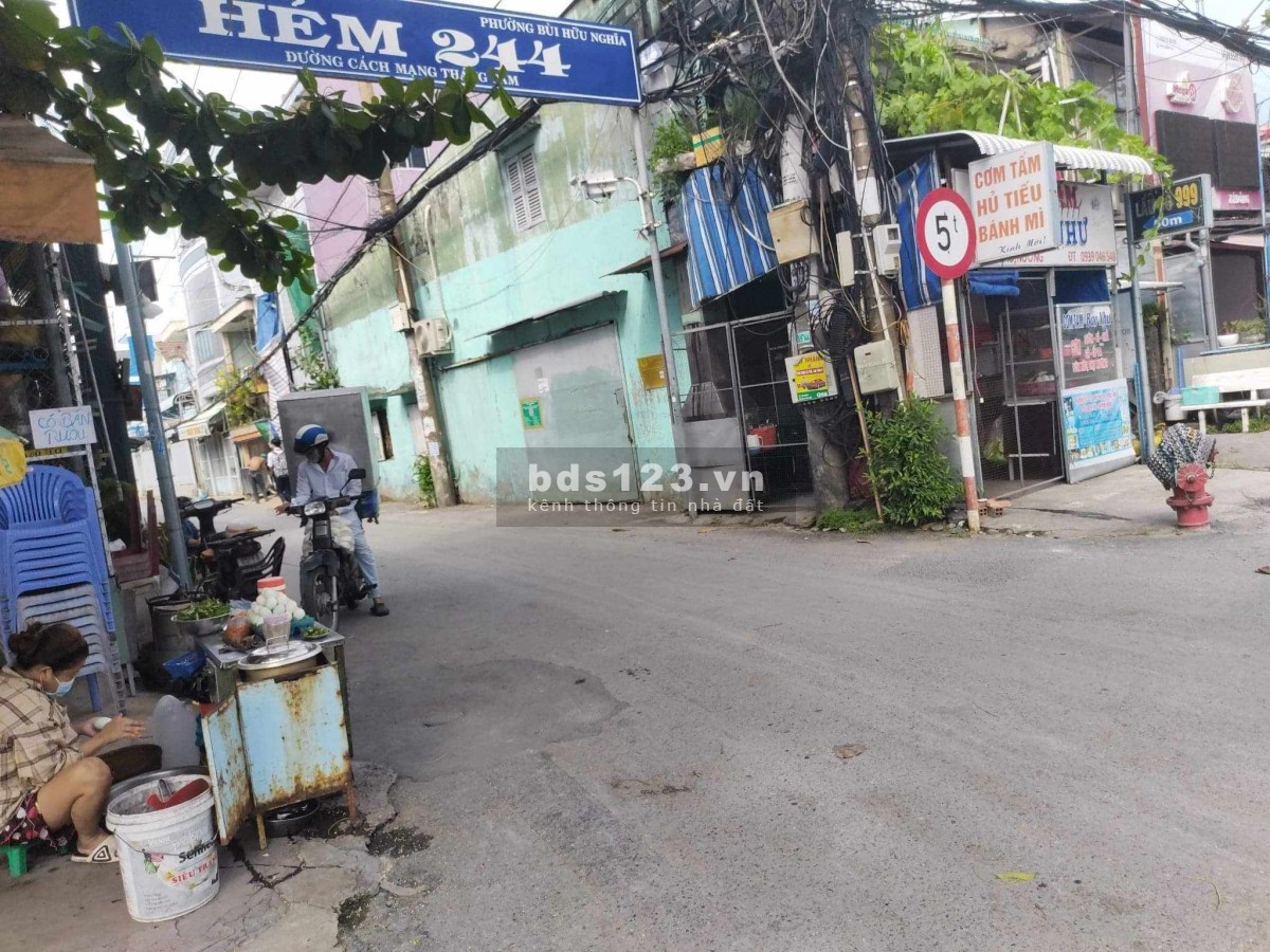 Nhà trung tâm TP Cần Thơ, cách Vincom Plaza Hùng Vương 2,3km