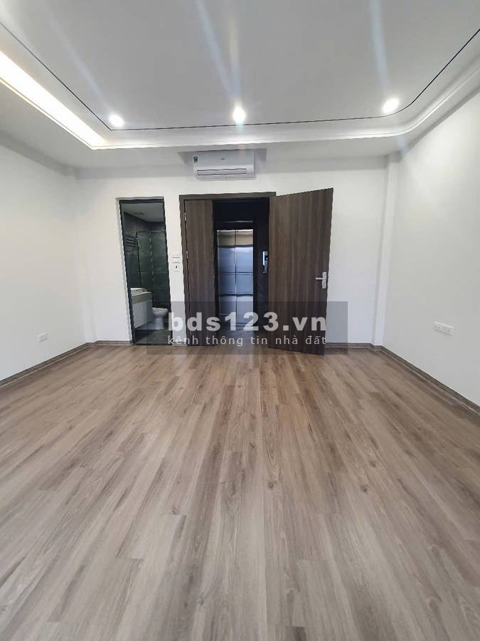 Bán nhà Chính chủ 6 tầng tại Phố Trạm, Long Biên, thang máy, Giá nhỉnh 6 tỷ (CTL)