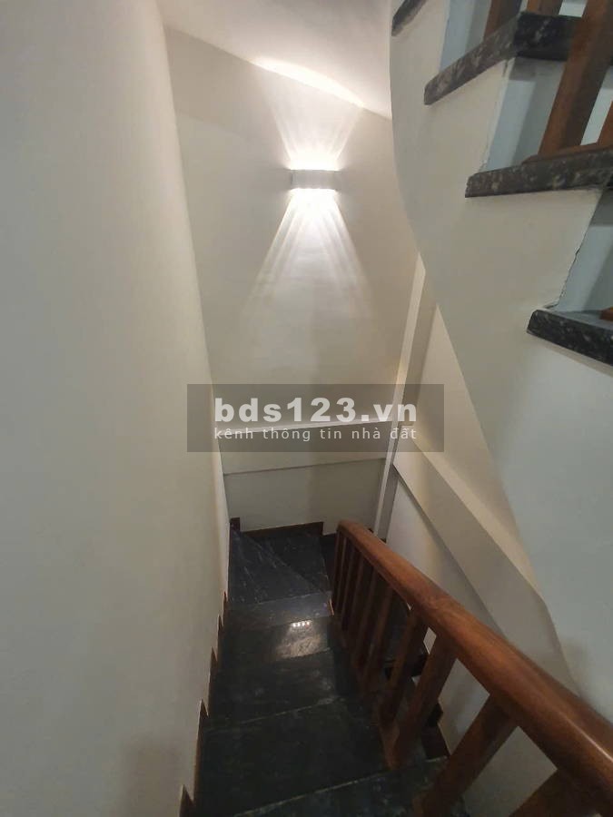 Bán nhà Chính chủ 6 tầng tại Phố Trạm, Long Biên, thang máy, Giá nhỉnh 6 tỷ (CTL)