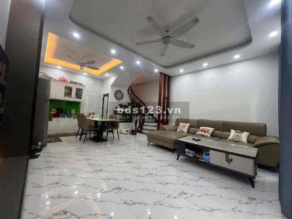 Đông La - Hoài Đức, nhà 5 tầng * 30m², 5 bước ra ngõ to, chỉ 3,8 tỷ