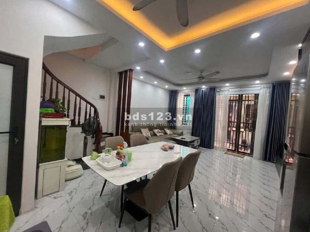 Đông La - Hoài Đức, nhà 5 tầng * 30m², 5 bước ra ngõ to, chỉ 3,8 tỷ