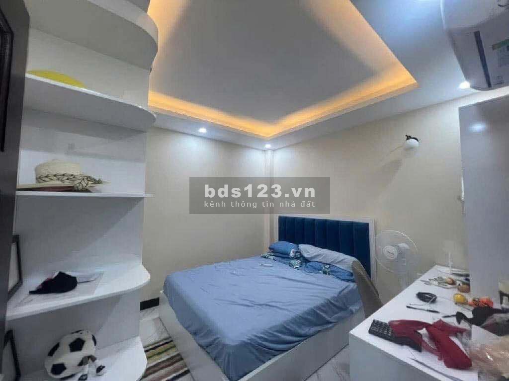 Đông La - Hoài Đức, nhà 5 tầng * 30m², 5 bước ra ngõ to, chỉ 3,8 tỷ
