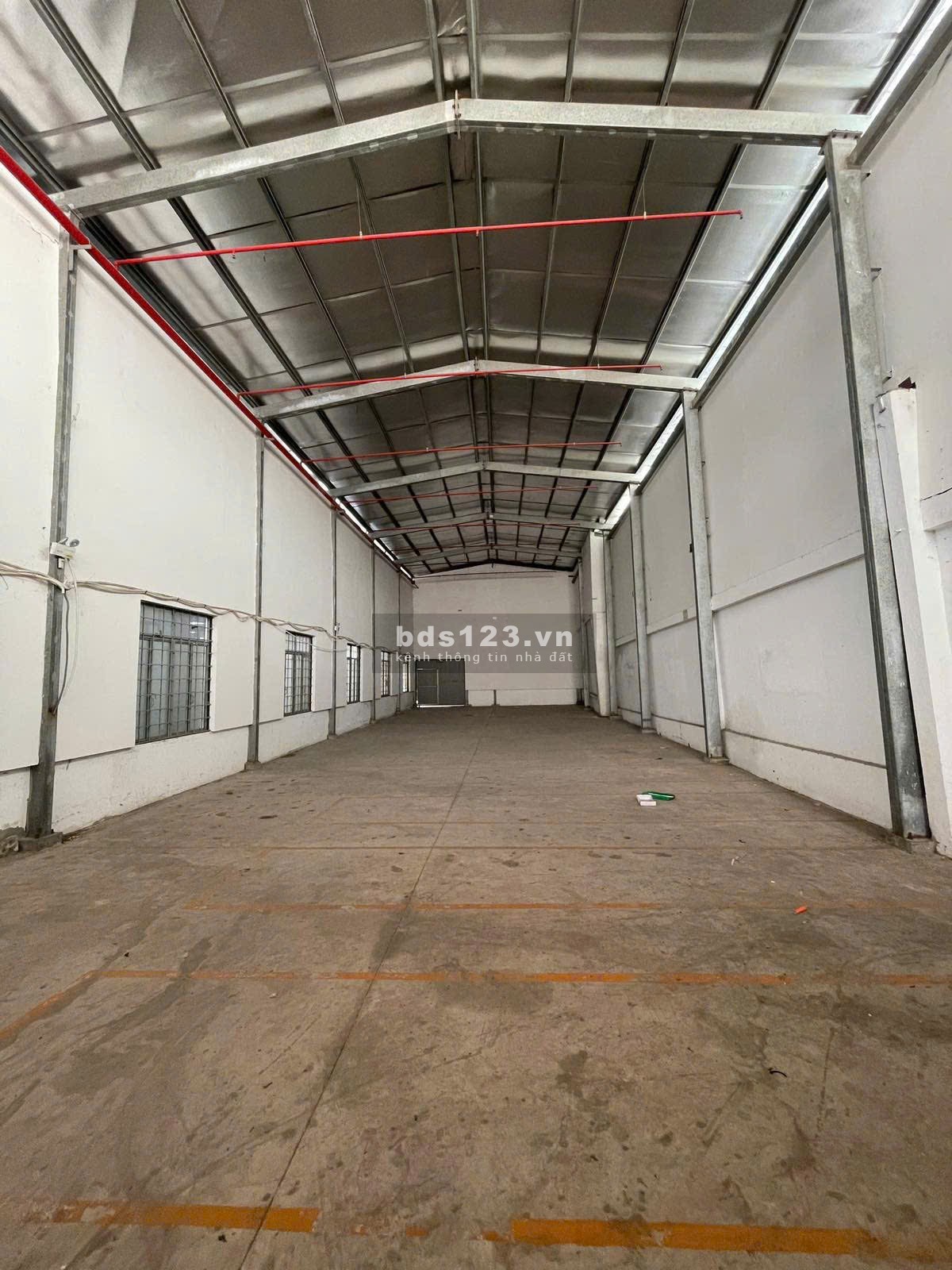 Cho thuê kho xưởng 1000m2 QL13, Hiệp Bình Phước, Quận Thủ Đức