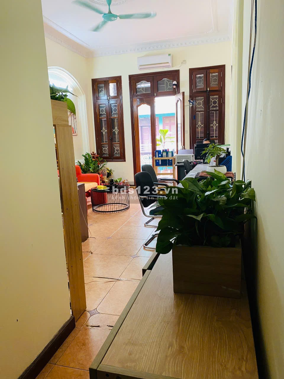 Văn phòng đẹp thoáng 28 m2 Hoàng Quốc Việt, Cầu Giấy