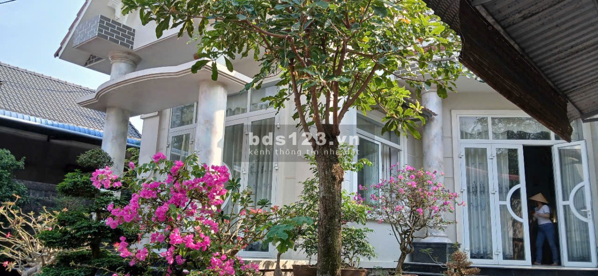 Cần bán BIỆT THỰ SANG TRỌNG trong khuôn viên đất rộng 2.400m2 sát DT 870 dẫn Cầu Rạch miễu 2.