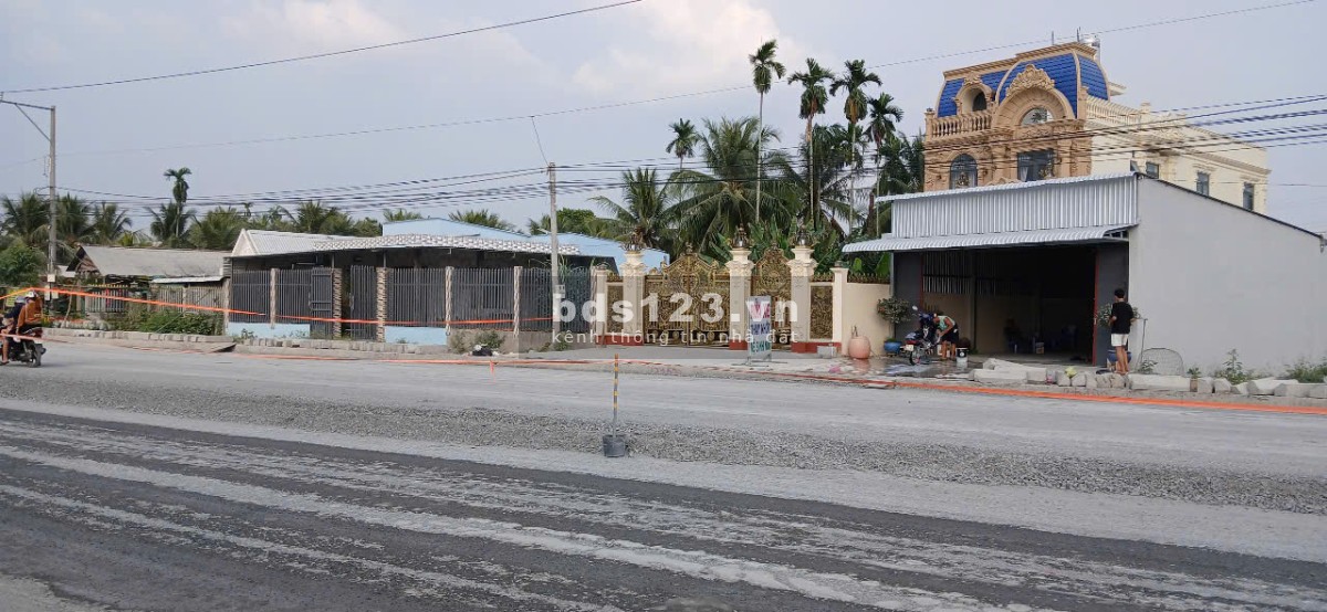 Cần bán BIỆT THỰ SANG TRỌNG trong khuôn viên đất rộng 2.400m2 sát DT 870 dẫn Cầu Rạch miễu 2.