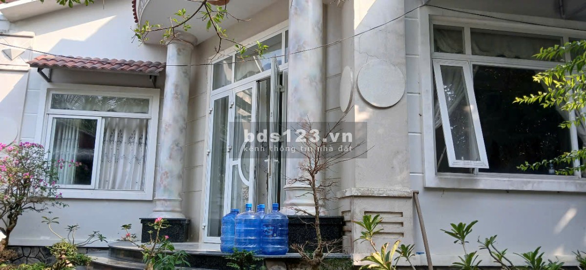 Cần bán BIỆT THỰ SANG TRỌNG trong khuôn viên đất rộng 2.400m2 sát DT 870 dẫn Cầu Rạch miễu 2.