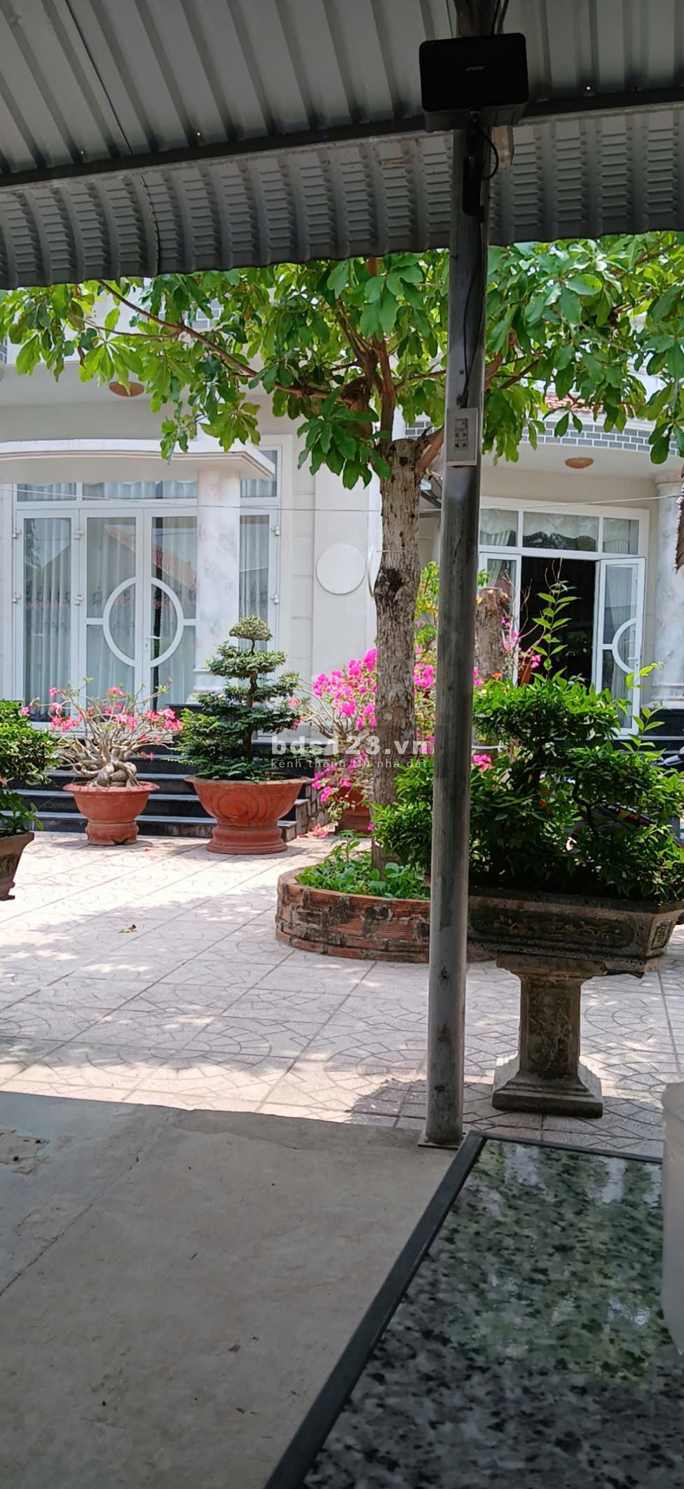Cần bán BIỆT THỰ SANG TRỌNG trong khuôn viên đất rộng 2.400m2 sát DT 870 dẫn Cầu Rạch miễu 2.
