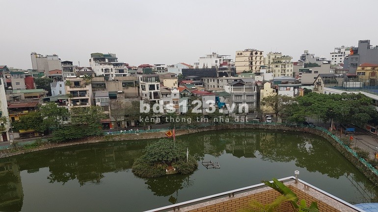 Cho thuê căn hộ dịch vụ tại Yên Phụ, Tây Hồ, 100m2, 1PN, ban công, view hồ, đủ đồ đẹp