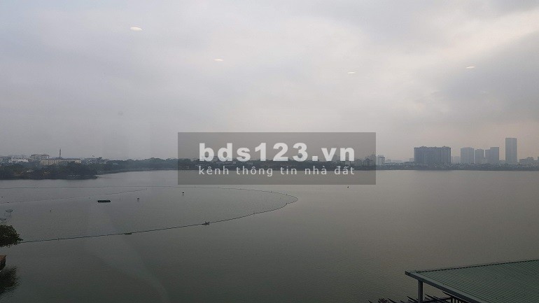 Cho thuê căn hộ dịch vụ tại Yên Phụ, Tây Hồ, 100m2, 1PN, ban công, view hồ, đủ đồ đẹp