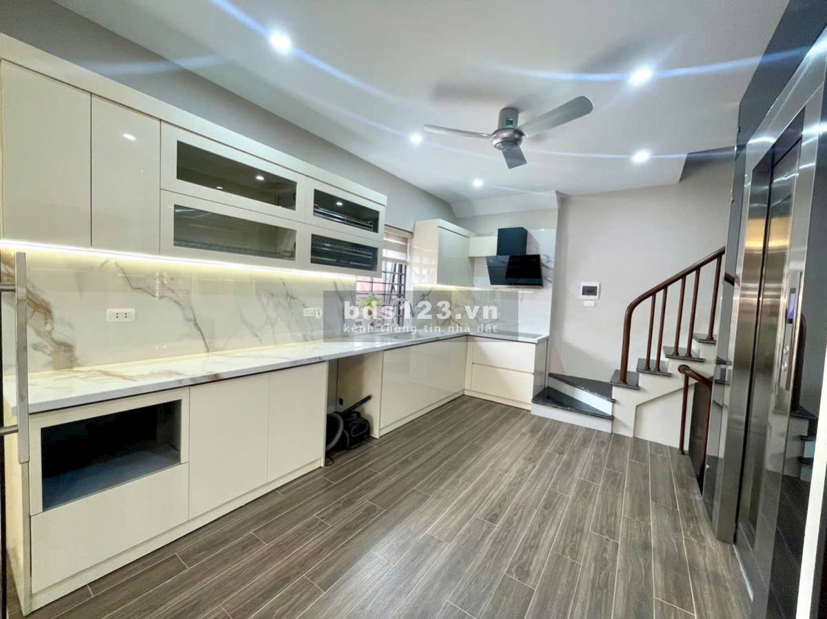 Nhà Đẹp Ở Ngay 65 m2 6 tầng Thang Máy, Ô tô Vào Nhà Phương Liệt Quận Thanh Xuân