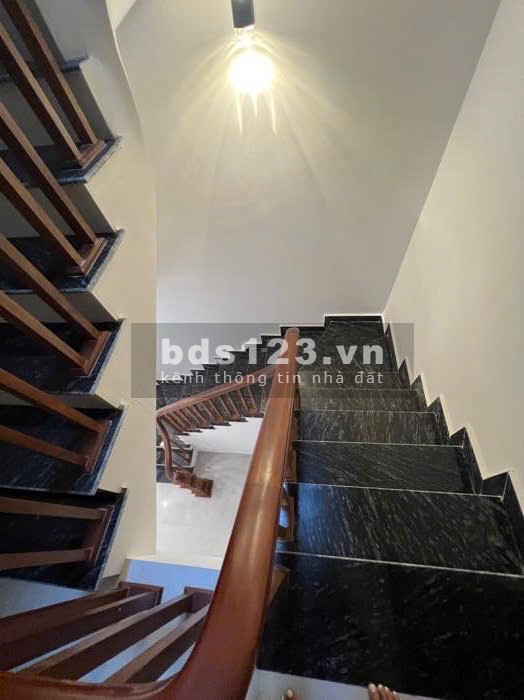 Phân lô Ngọc Thụy, 30m², 5 tầng, giá 5.2 tỷ. Ô tô cách 20m - Nhà đẹp long lanh - Full nội thất