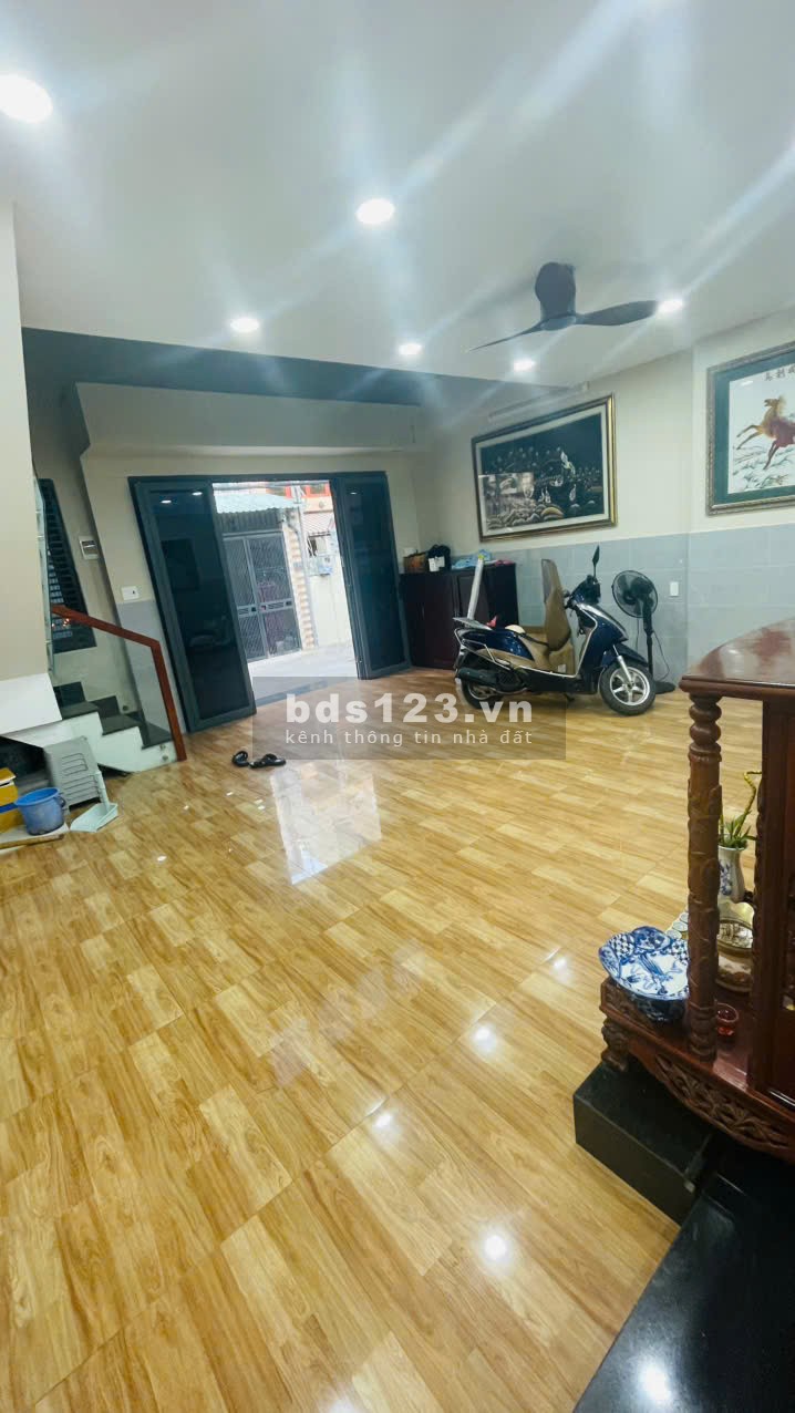Cho thuê tầng trệt rộng rãi 90m - Mặt tiền hẻm xe tai 5m, cách đường 79 chi 10m - Giá 12 triệu