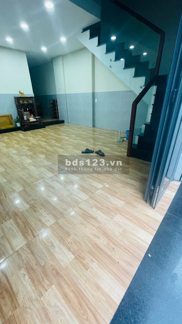 Cho thuê tầng trệt rộng rãi 90m - Mặt tiền hẻm xe tai 5m, cách đường 79 chi 10m - Giá 12 triệu